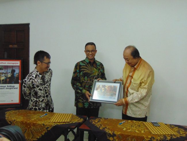 Tahir Foundation Donated IDR 2 Billion for Indonesia Teaching 3